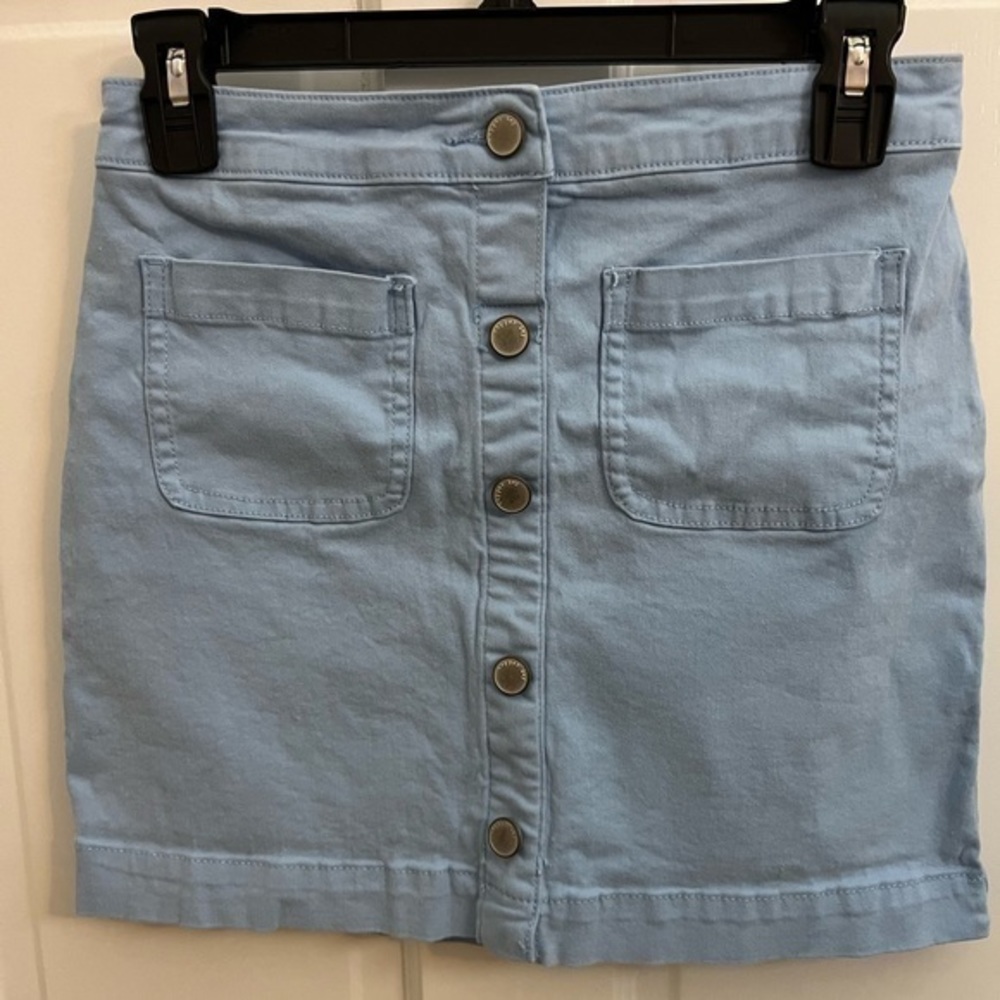 Copper key girls skirt. Size large. Light blue.